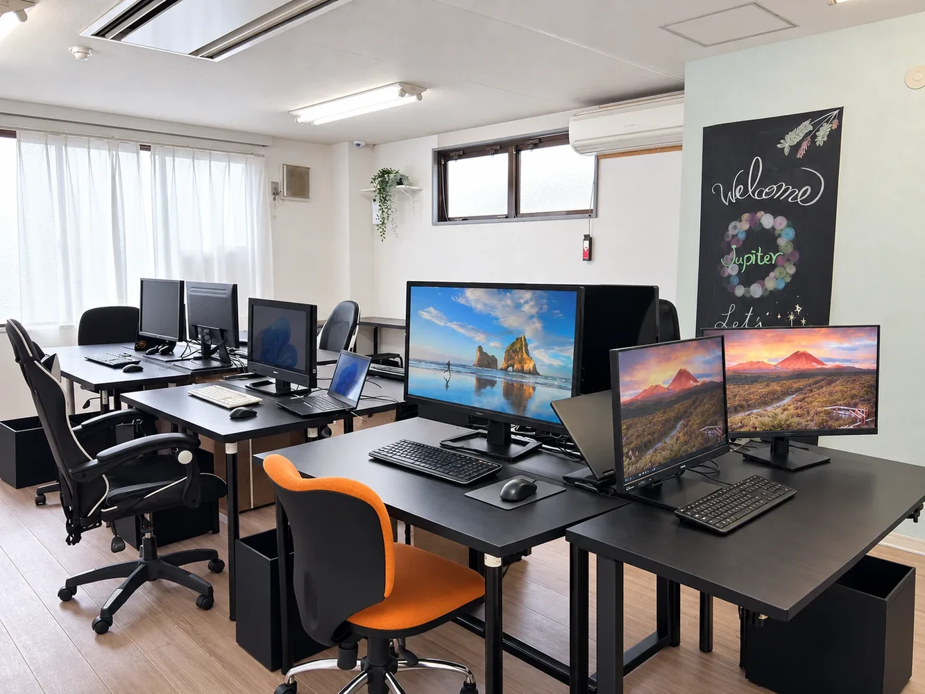 駅前OfficeのPC作業スペース